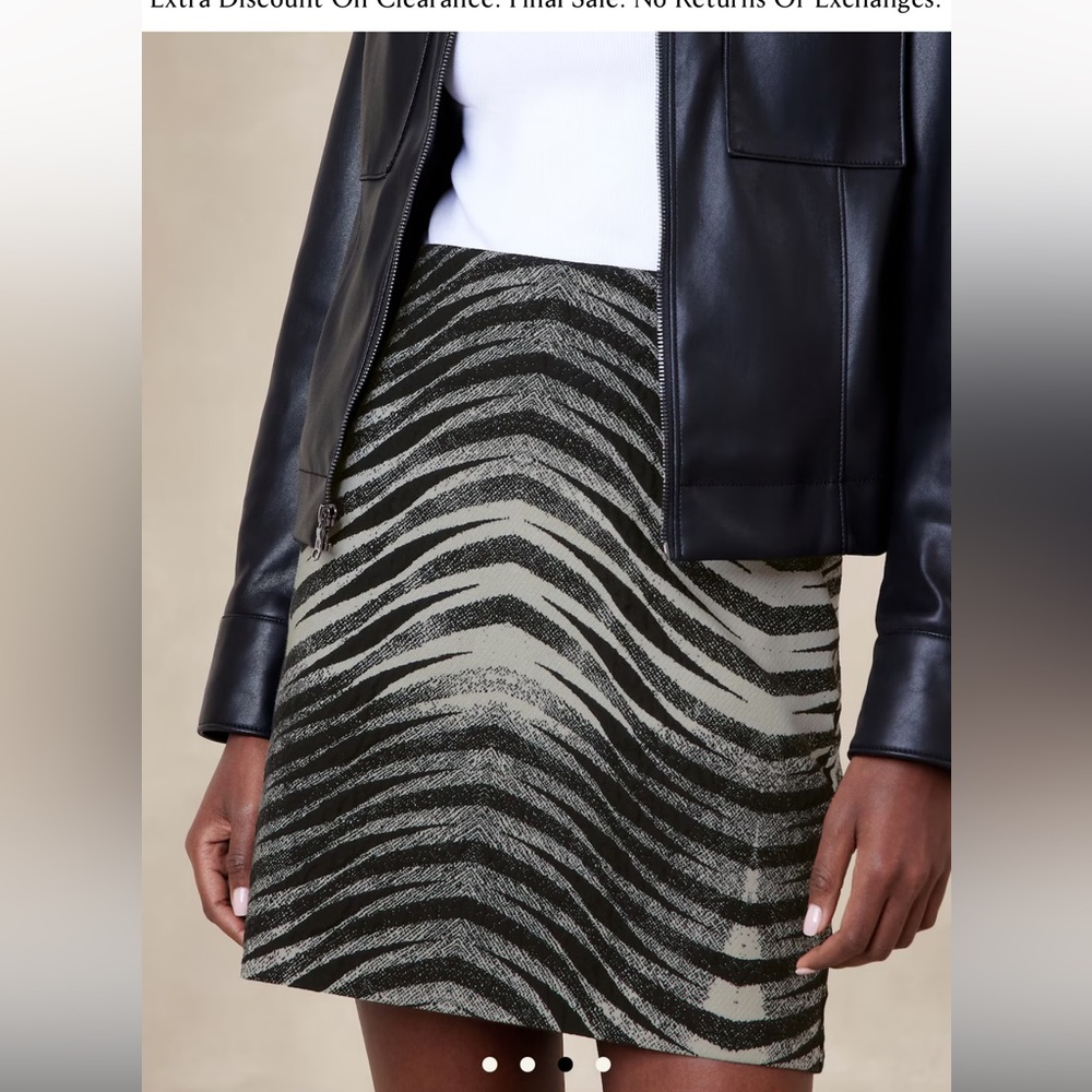 BR Jacquard Mini Skirt - Picture 3 of 4